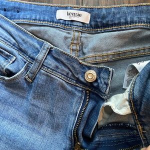 Effortless ankle mid-rise jeans.